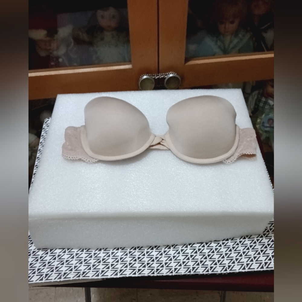 On Gossamer Soft Beige Lace Strapless Bra - 36B